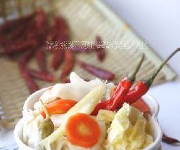 四川泡菜的制作方法（传统美味，酸爽可口）