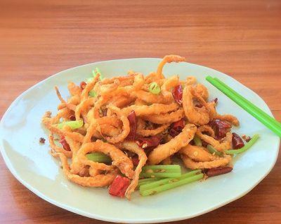 以孜然为味道，烹制美味鱿鱼须（一份清新可口，孜然鲜香四溢的海鲜美味）