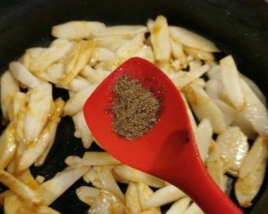 山药的双耳炒法（健康美味的山药料理）