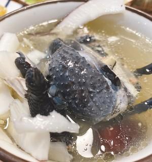 健康美味，乌鸡椰子汤的烹饪方法（以椰子为汤底，乌鸡入味，健康营养又美味）