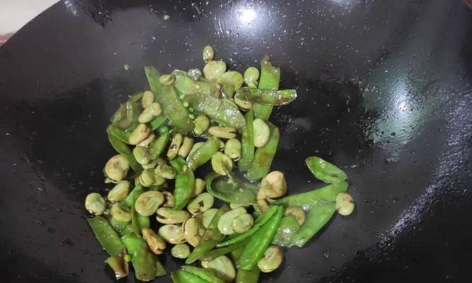 美食分享——蒜蓉蚕豆的做法（清爽口感的夏日佳肴，营养又美味）