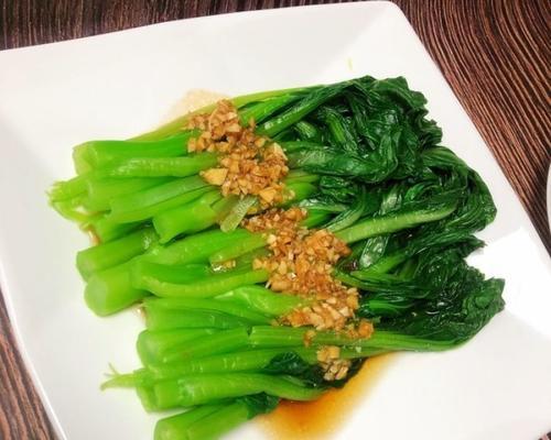 美味又健康的蒜香菜心料理（精选菜心，入口清香，营养丰富）