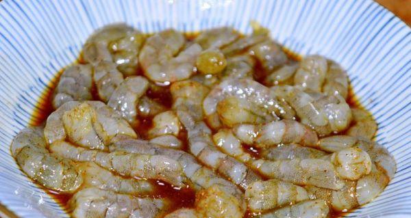 清新爽口，营养丰富，香瓜、蜜豆与虾仁的完美融合（清新爽口，营养丰富，香瓜、蜜豆与虾仁的完美融合）