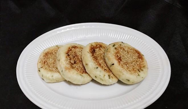 自制小芝麻大葱饼（简单易学，美味可口的家常美食）