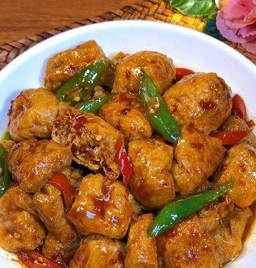 一道美味的碎花生辣豆腐的做法（香辣麻麻的口感让你回味无穷）
