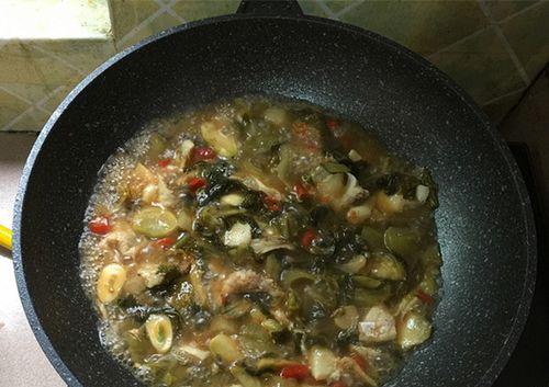 酸菜鲈鱼的制作方法（营养丰富，口感独特，酸菜+鲈鱼=完美搭配）