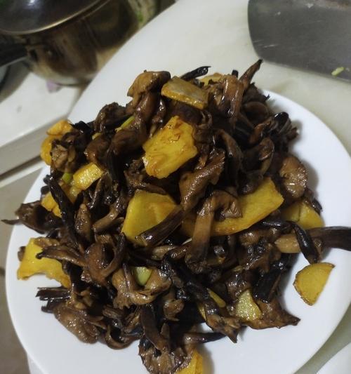 美味榛蘑炒肉做法分享（以新鲜榛蘑为主角，炒出鲜美肉料）