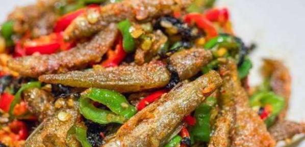虾仁肉酱炒青椒的做法（口感鲜美，营养丰富，家常菜一定要会做！）