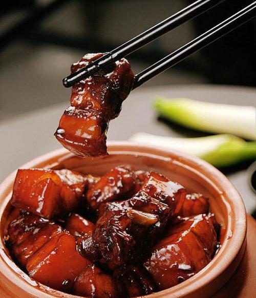 无水红烧肉的做法（口感绝佳的红烧肉，做法简单易学）