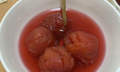 轻松学做糖水李子（自制美味李子糖水，健康味蕾滋润）