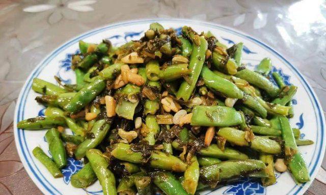四季豆炒酸菜的做法（家常美食营养丰富）