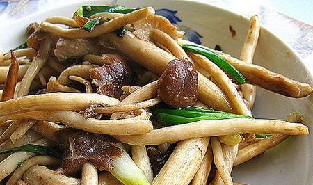咸肉茶树菇，味道鲜美的佳肴（一道美味的家常菜谱）