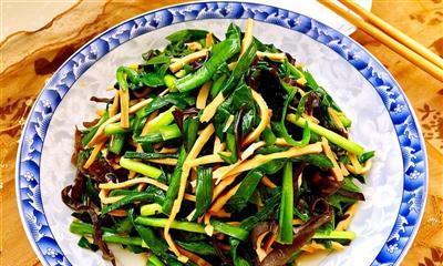 双韭芽菜的美食探秘（领略春天的清香和鲜美）