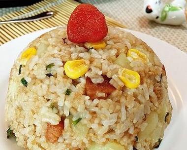 土豆葱花焖饭的美味制作方法（用新鲜土豆与鲜香葱花做出口感独特的美食佳品）