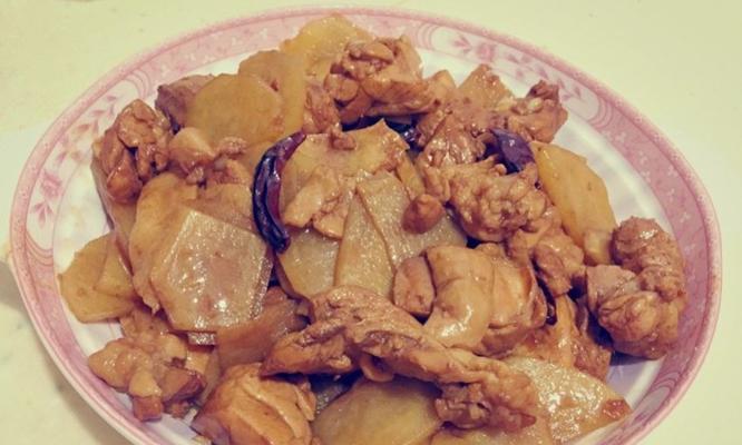 家常美食——肉片炒土豆（地道中式家常菜，肉香土豆嫩，简单易学，快速上手）