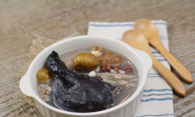 十全大补乌鸡汤，营养又美味（以中药材为基础，让你健康无忧）