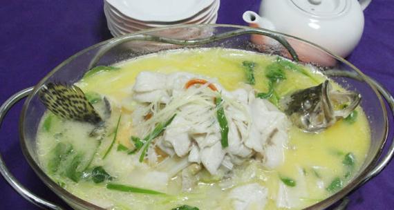 一品香鲜椒浸鳜鱼（鳜鱼鲜嫩，汤汁浓郁，家常美味不输餐馆）