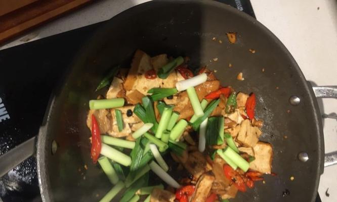 小炒香干的制作方法（以素食为主，健康养生的选择）