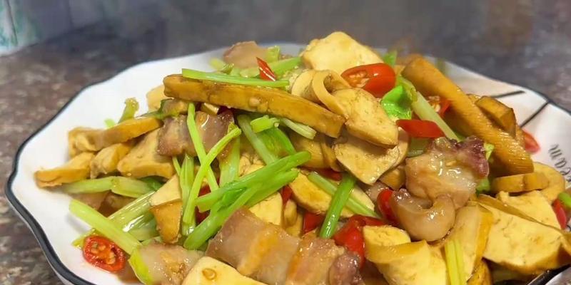 学会做小炒豆干，轻松搞定美食大师（以小炒豆干为例，手把手教你做好一道佳肴）