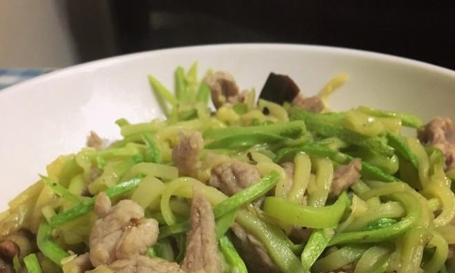 以肉炒广东菜，滋味更鲜香（探究广东菜的肉类烹饪技巧，教你做出美味佳肴）