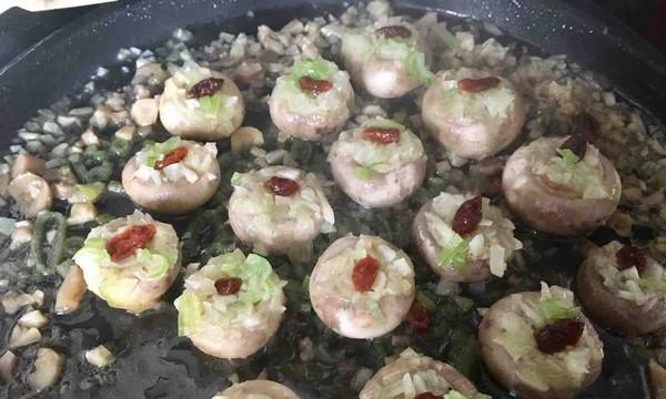 香煎饭团配口蘑油菜，美味又健康（用鲜美口蘑与营养丰富油菜搭配，烹制出又香又鲜的美食佳肴）