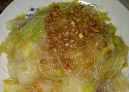 手把手教你蒜蓉香辣酱炒娃娃菜（做出美味健康的家常菜，蒜香扑鼻，辣度适中）