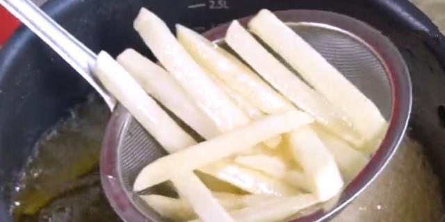 手工制作脆硬薯条的秘诀（分享美食，品味生活）