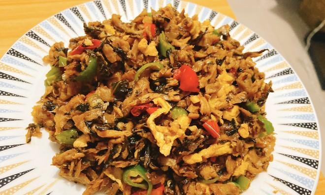 外婆菜炒鸡蛋的做法（领略外婆的家乡味道，用简单的方式烹饪鸡蛋）