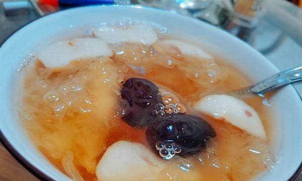 轻松学做银耳马蹄糖水（健康美味，清热润喉）
