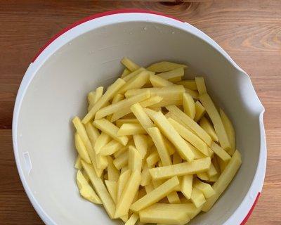 自制薯条的制作方法（轻松学会制作美味的自制薯条）