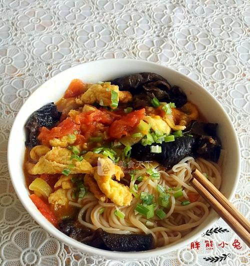 美味手擀面，以西红柿炒蘑菇鸡蛋浇汁（自制美食，让你爱上厨房）