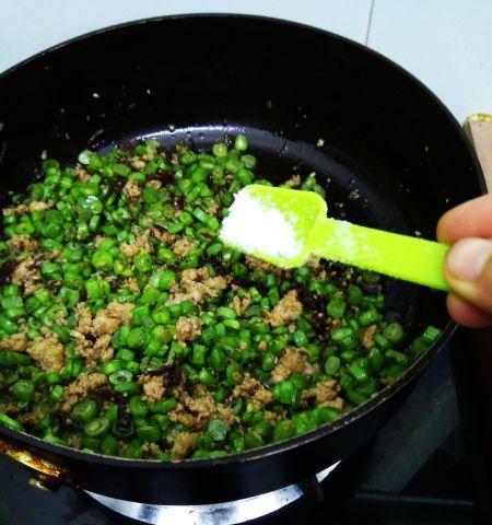 美味健康的肉末橄榄菜四季豆做法（以清淡的味道满足你的口腹之欲）