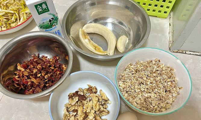 简易营养早餐-香蕉燕麦饼干（用简单的材料，打造健康美味早餐）