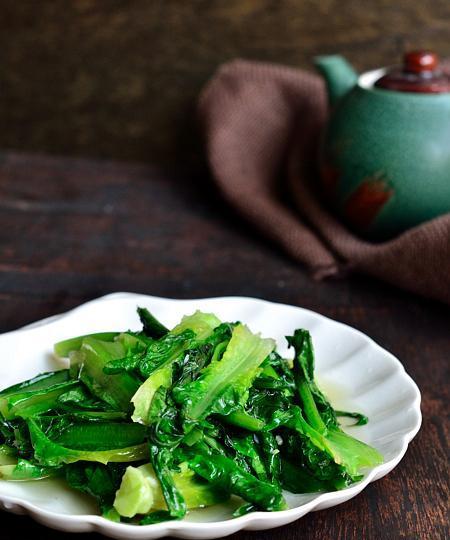 家常美食-水煮油麦菜（健康好味，让你爱上素食）