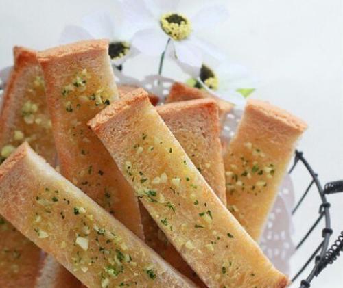 香烤土司片的制作方法（让你的早餐更加美味）
