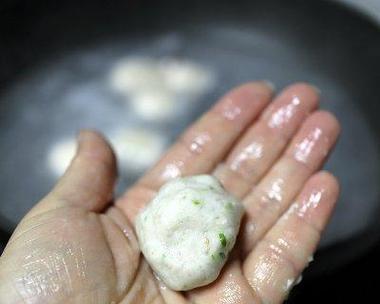 健康美味，轻松做出蔬菜虾丸（用新鲜蔬菜和鲜美虾肉，享受低脂低卡的健康之味）