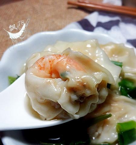 美味鲜虾云吞的制作方法（享受美食盛宴的简易步骤）