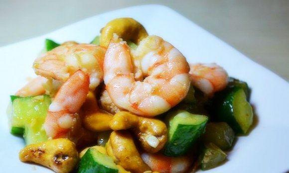 美味健康的虾仁腰果炒黄瓜（以新鲜食材制作的佳肴，让你享受味觉盛宴）