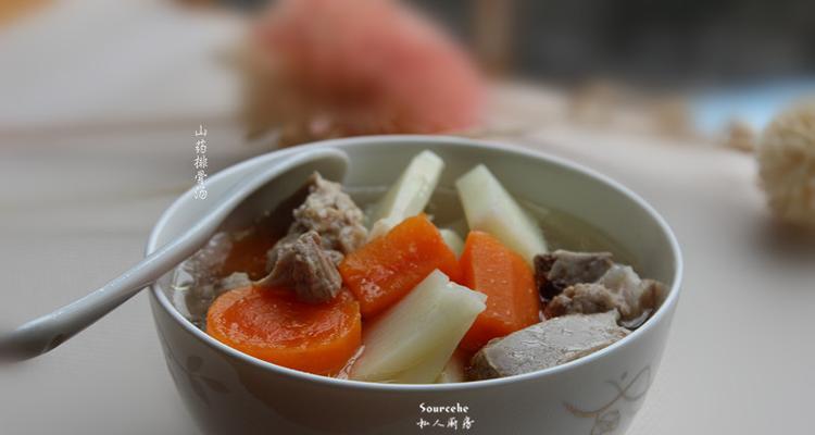 健康美味，山药胡萝卜炖排骨（营养丰富，家庭必备，以山药胡萝卜为主要食材的炖排骨）