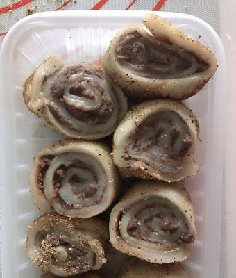 以双色驴打滚——美食界的一股清流（颠覆传统，创新厨艺/双色驴和地方特色的完美结合/用味蕾颠覆认知）