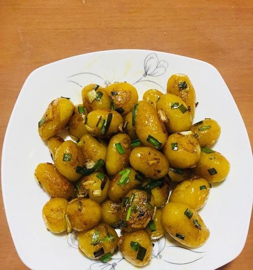 土豆丸的做法与制作技巧（掌握土豆丸的制作技巧，轻松在家做好美味小吃）
