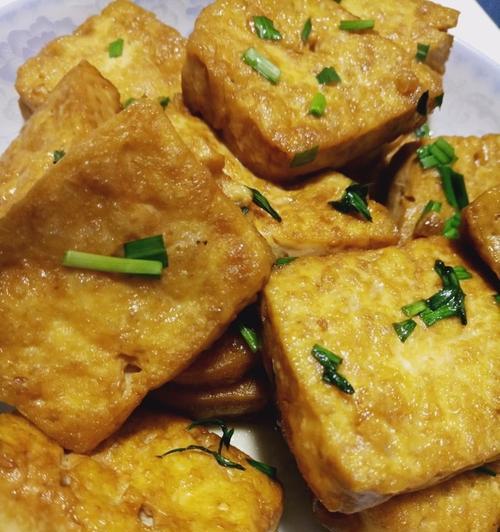 手把手教你做一道美味的香煎豆腐（学会这个技巧，让你的豆腐更加美味）