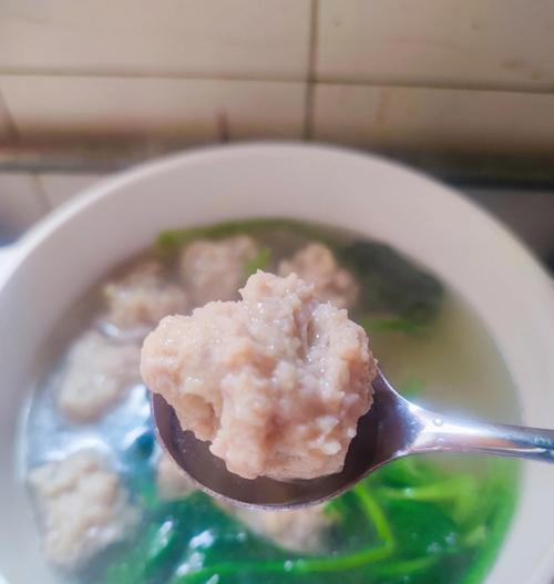 家常美食——肉丸青菜汤（营养丰富，口感鲜美，健康又简单）