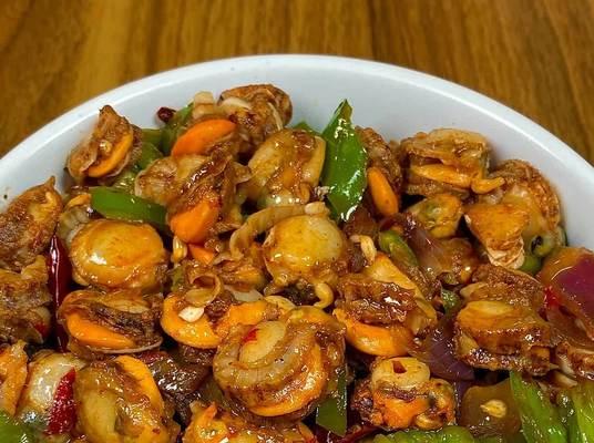 油泼扇贝的制作方法（简单易学，味道鲜美，让你爱不释手！）