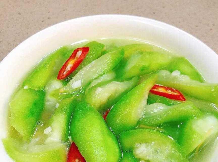 丝瓜炒榨菜，健康美味又简单（以丝瓜为主角，为榨菜增色添香，营养美味双丰收）