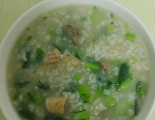 美味又健康，生滚鱿鱼粥让你吃出好心情（营养丰富，易于消化，制作简单，尝试一下吧！）