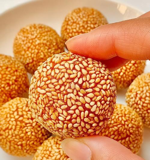 手把手教你制作美味芝麻红薯球（用红薯做成的甜品，口感酥脆，营养丰富）