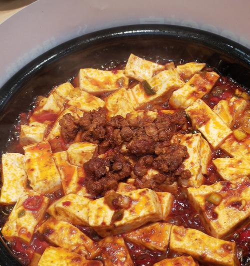 三角豆腐炒肉的美味做法（香辣可口，一道家常菜）