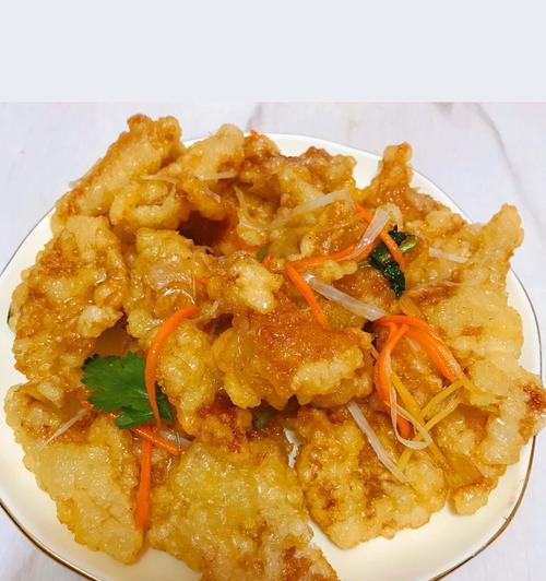 做法简单，原料易得，主食佳肴两相宜。土豆糯米与里脊肉的完美组合，让你满足你的味蕾！