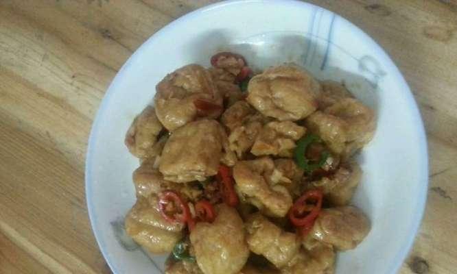 油豆腐焖五花肉的做法（家常美食，香醇可口）